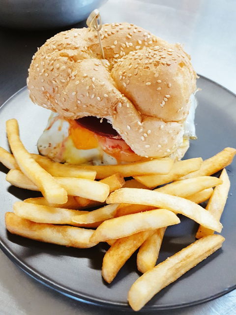 Mt Lyell Hotel Thai - European Bar And Restaurant - Accommodation Redcliffe 1