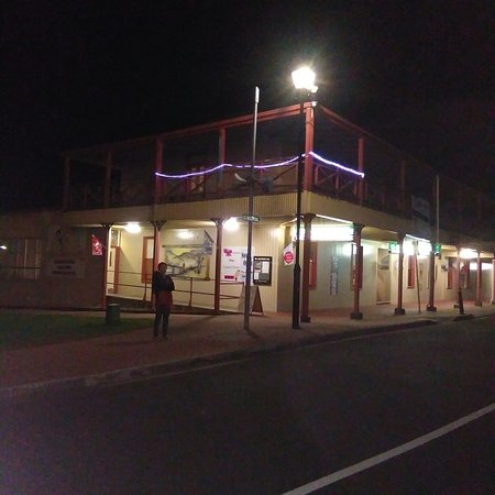 Mt Lyell Hotel Thai - European Bar And Restaurant - Accommodation Redcliffe 0