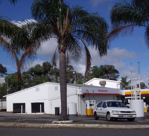 Hillview Roadhouse Motel Restaurant - Accommodation Redcliffe 0