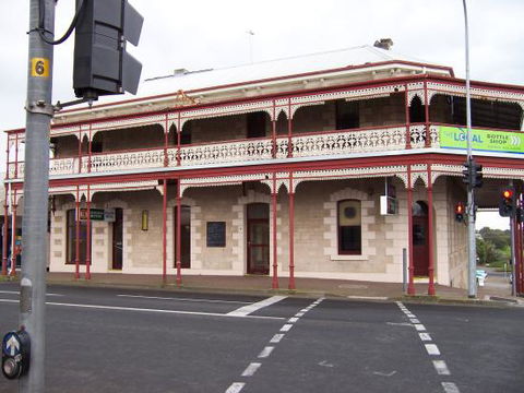 Grand Hotel - Accommodation Redcliffe 0