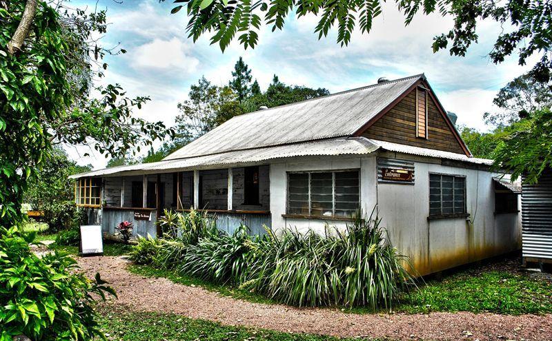 Broadbeach Waters QLD Accommodation Redcliffe