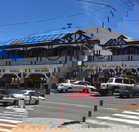 Omaras - Accommodation Redcliffe