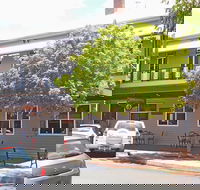 Queenslander Hotel - Accommodation Redcliffe