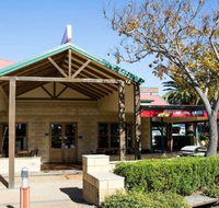 Russell Tavern - Accommodation Redcliffe