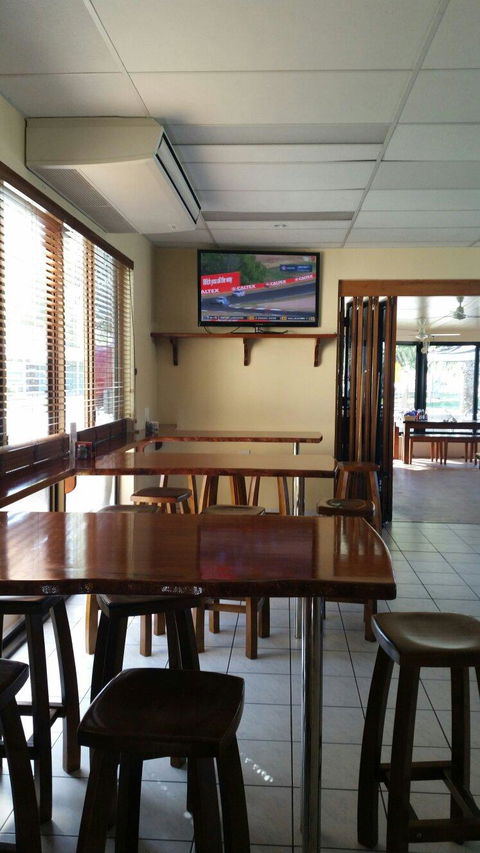 Channel Inn Bar And Bistro - Accommodation Redcliffe 4