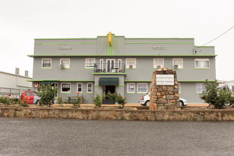 Grand Hotel - Accommodation Redcliffe 0