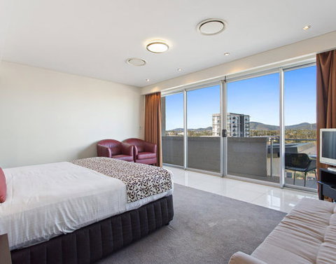 CBD Executive Apartments - Accommodation Redcliffe 4
