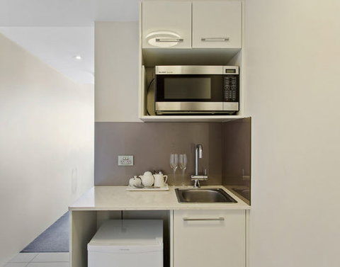 CBD Executive Apartments - Accommodation Redcliffe 5