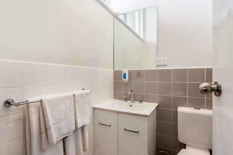 Nightcap at Ashley Hotel - Accommodation Redcliffe 1