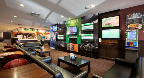 Nightcap at Ashley Hotel - Accommodation Redcliffe 4