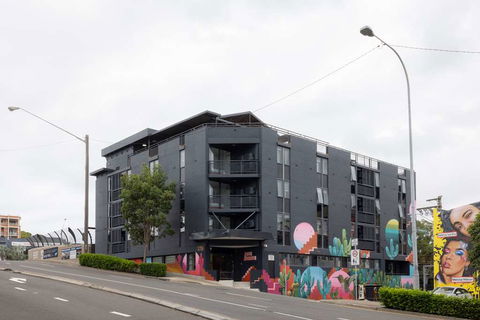 Hotel Hacienda - Accommodation Redcliffe 0