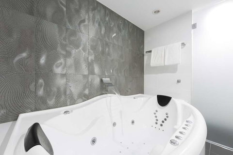 Avenue Hotel Canberra - Accommodation Redcliffe 3