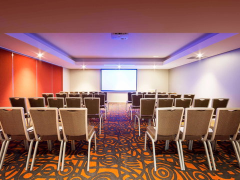 Novotel Canberra - Accommodation Redcliffe 7