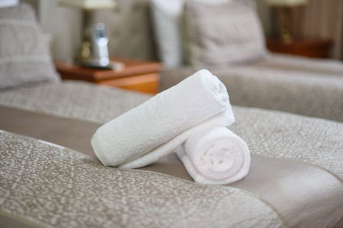 Cotswold Gardens - Accommodation Redcliffe 4