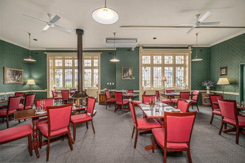 Cotswold Gardens - Accommodation Redcliffe 7