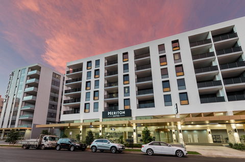 Meriton Suites Sydney Airport - Accommodation Redcliffe 1