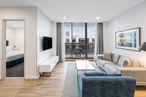 Meriton Suites Sydney Airport - Accommodation Redcliffe 13