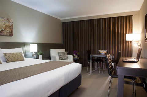 Pavilion on Northbourne - Accommodation Redcliffe 3