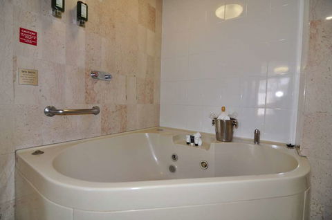 Pavilion on Northbourne - Accommodation Redcliffe 15