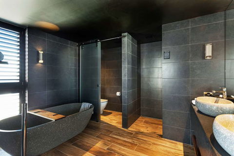 Macq 01 Hotel - Accommodation Redcliffe 4