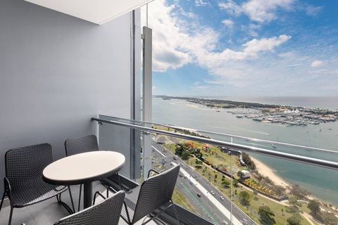 Meriton Suites Southport - Accommodation Redcliffe 0