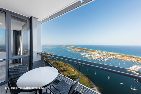 Meriton Suites Southport - Accommodation Redcliffe 3