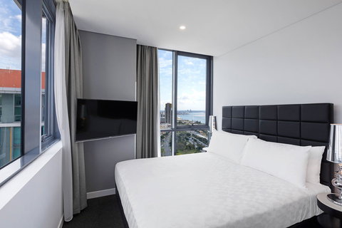 Meriton Suites Southport - Accommodation Redcliffe 5