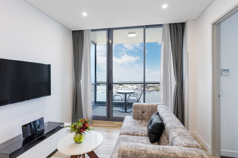Meriton Suites Southport - Accommodation Redcliffe 6
