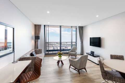 Meriton Suites Southport - Accommodation Redcliffe 10