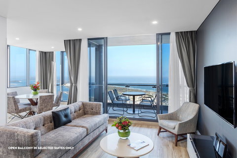 Meriton Suites Southport - Accommodation Redcliffe 12