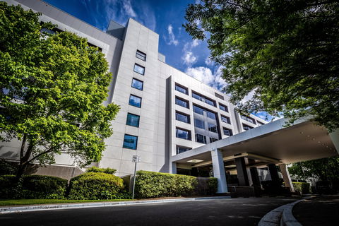 Crowne Plaza Canberra - Accommodation Redcliffe 1