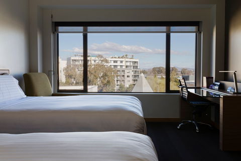 Crowne Plaza Canberra - Accommodation Redcliffe 4
