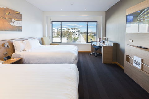 Crowne Plaza Canberra - Accommodation Redcliffe 6