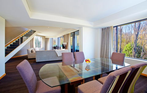 Crowne Plaza Canberra - Accommodation Redcliffe 13