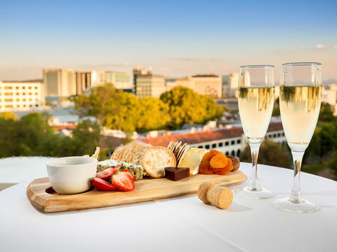 Novotel Canberra - Accommodation Redcliffe 2