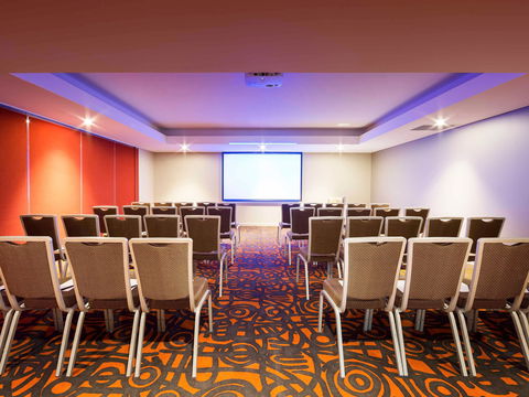 Novotel Canberra - Accommodation Redcliffe 7