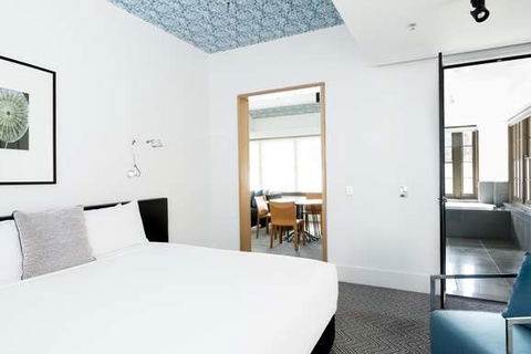 Peppers Gallery Hotel, Canberra - Accommodation Redcliffe 12