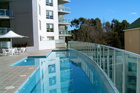 Pacific Suites Canberra - Accommodation Redcliffe 2