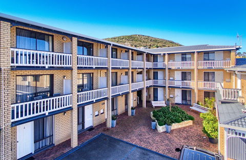 Albany Motel & Apartments - Accommodation Redcliffe 2