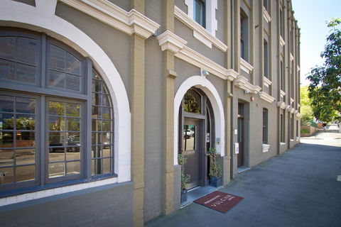 The Vulcan Hotel - Accommodation Redcliffe 1