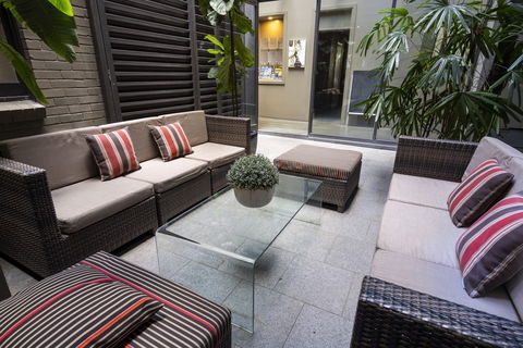 The Vulcan Hotel - Accommodation Redcliffe 2