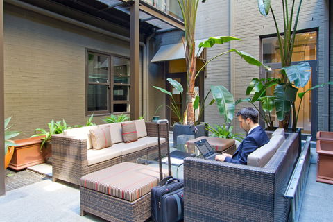 The Vulcan Hotel - Accommodation Redcliffe 3