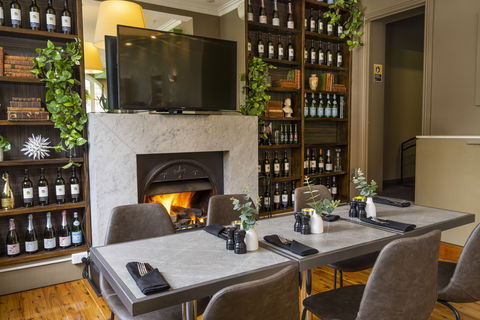 The Vulcan Hotel - Accommodation Redcliffe 13