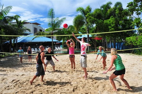 Nomads Cairns Backpackers Resort - Accommodation Redcliffe 0