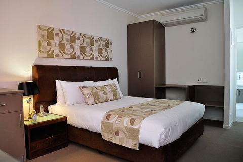 Quality Suites Fremantle - Accommodation Redcliffe 1