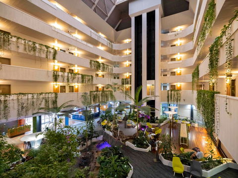 Novotel Darwin Atrium - Accommodation Redcliffe 2