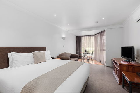 Commodore On The Park - Accommodation Redcliffe 1