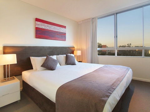 Oaks Lure - Accommodation Redcliffe 1