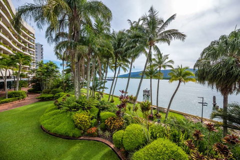 Hilton Cairns - Accommodation Redcliffe 1