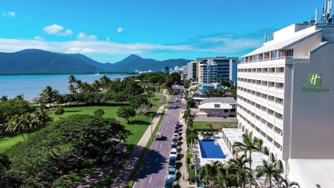 Holiday Inn Cairns Harbourside - Accommodation Redcliffe 0